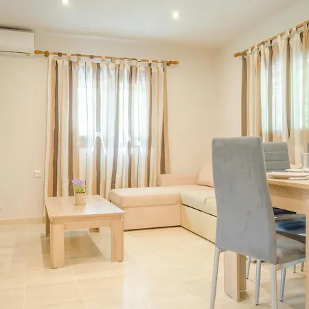 Chrisella Villa *